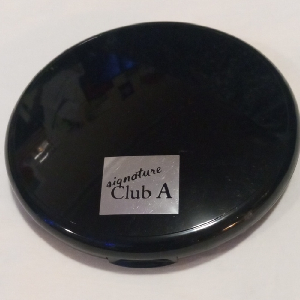 Signature Club A Venus De Milo Bronzing Powder Compact